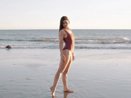 Bonnie Wright Swimsuit Pics 1024x768804e85e5fb4bc1a7