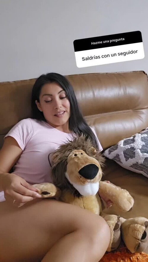 BraveDown.Com Facebook Story 9 Sthephanie Venturo 175591492616fe7c14d80e5b54