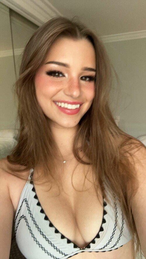 BraveDown.Com brooke monk brookemonk snapchat stories spotlight lenses 2c1Q6q6AFXoe3fdb59d0e7ddd3a