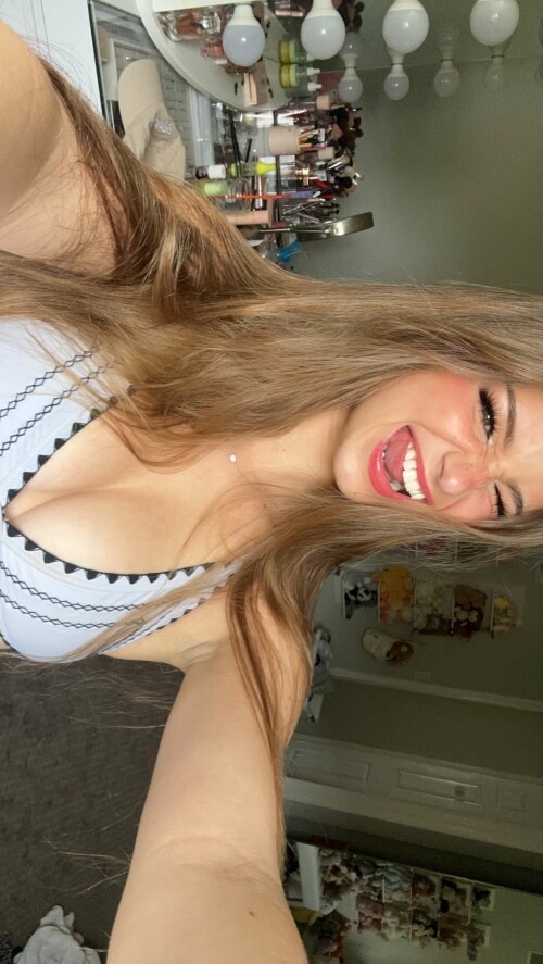 BraveDown.Com brooke monk brookemonk snapchat stories spotlight lenses 5sGsw1WtFDw042f1fb91f965a1e