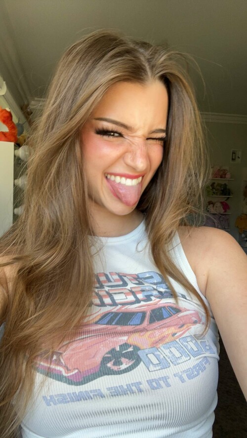 BraveDown.Com brooke monk brookemonk snapchat stories spotlight lenses P9GbKGY4uZEaae7f152c158e721