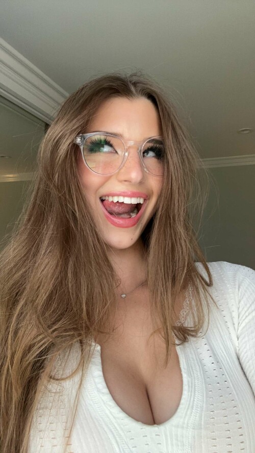 BraveDown.Com brooke monk brookemonk snapchat stories spotlight lenses Ui1w3ErM1no2b958b7022aaab43