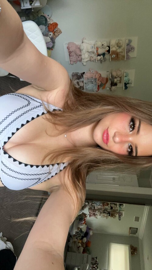 BraveDown.Com brooke monk brookemonk snapchat stories spotlight lenses XgRV29PAq6Mef97f86ab51b5b28