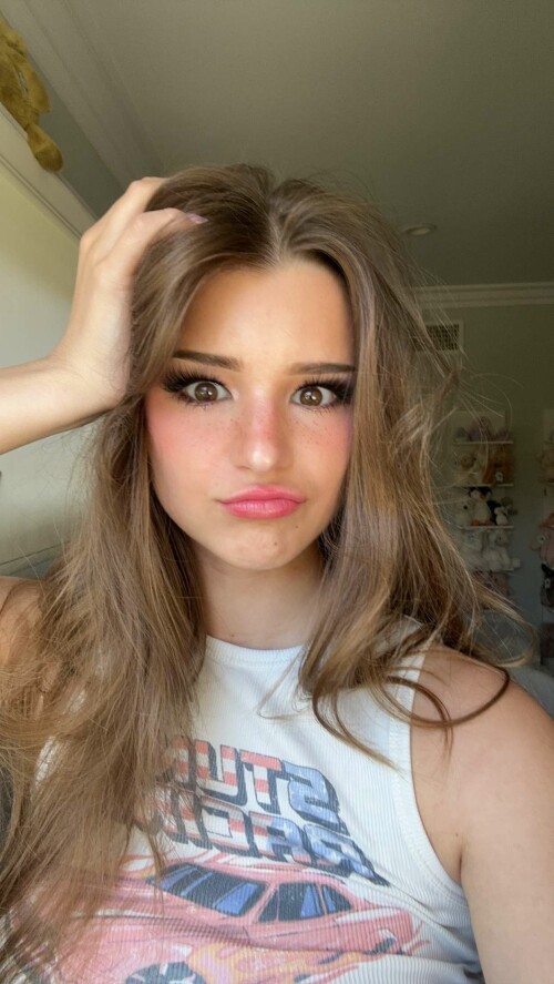 BraveDown.Com brooke monk brookemonk snapchat stories spotlight lenses gniyLdNgVCUb7e442df9d2e4602