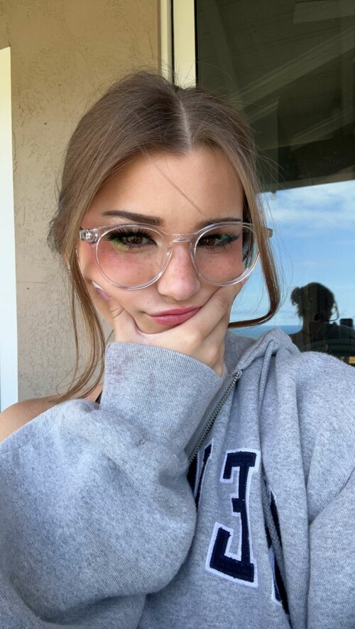 BraveDown.Com brooke monk brookemonk snapchat stories spotlight lenses h8fW5Wc9neo21648b064213d452