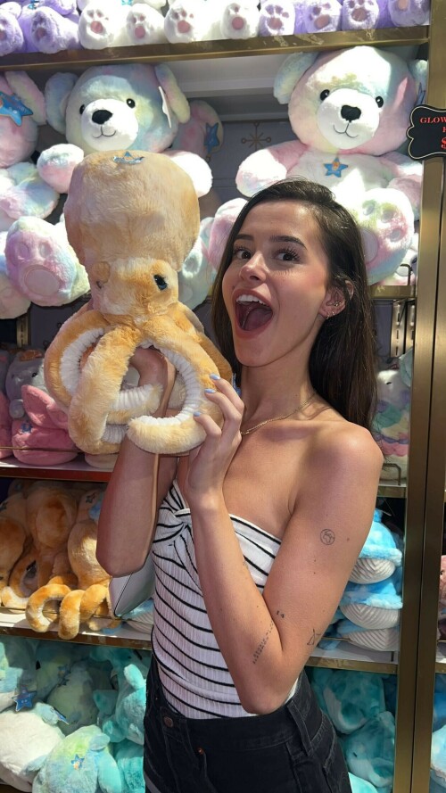 BraveDown.Com lea elui leaelui snapchat stories spotlight lenses AuNs rt0sqU6d54c33a5d2eb76a