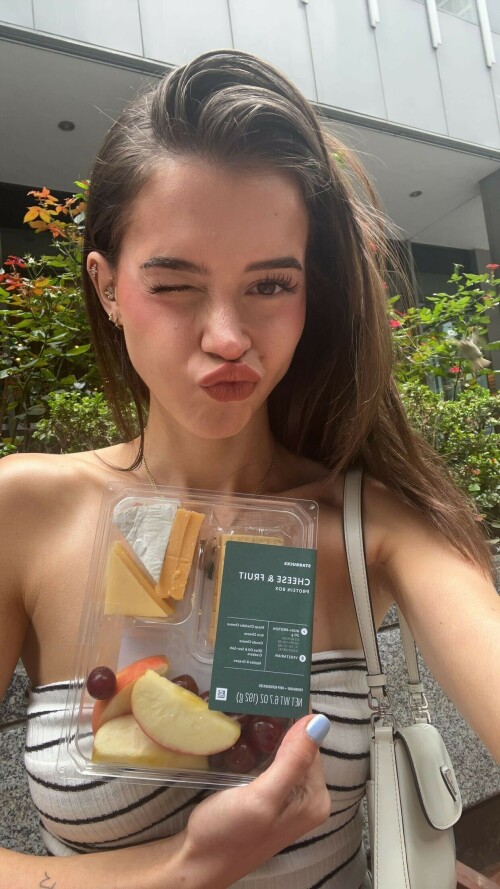 BraveDown.Com lea elui leaelui snapchat stories spotlight lenses Fj2HYi6txac9d112eeb70a558c9