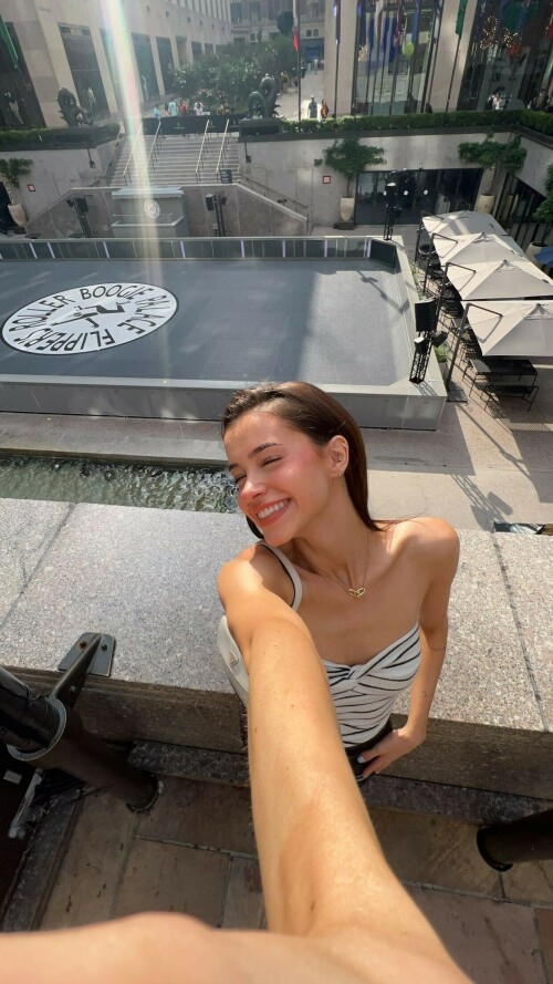 BraveDown.Com lea elui leaelui snapchat stories spotlight lenses PbZ5zZGOTjobc444754911e1104