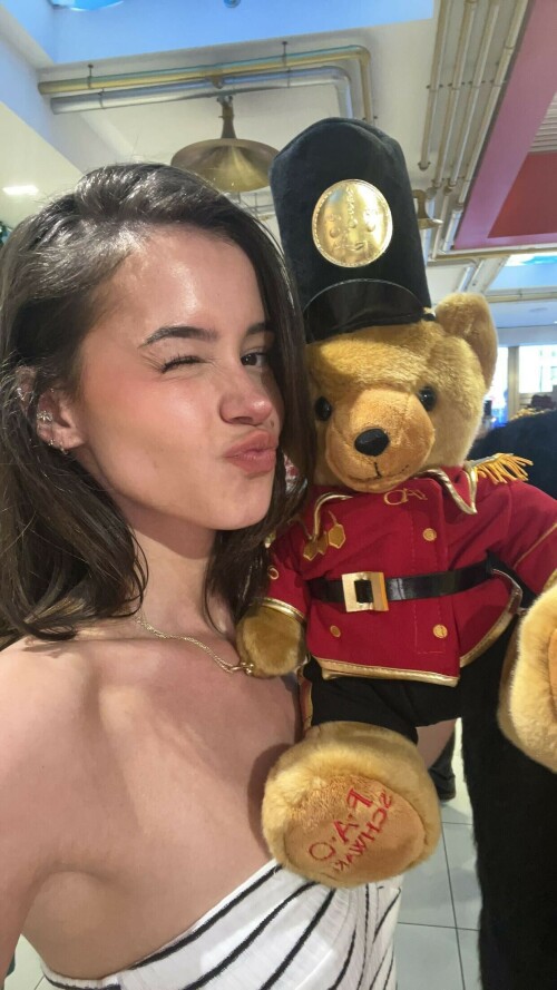 BraveDown.Com lea elui leaelui snapchat stories spotlight lenses S3E2ahF14RY8a2eec576213de14