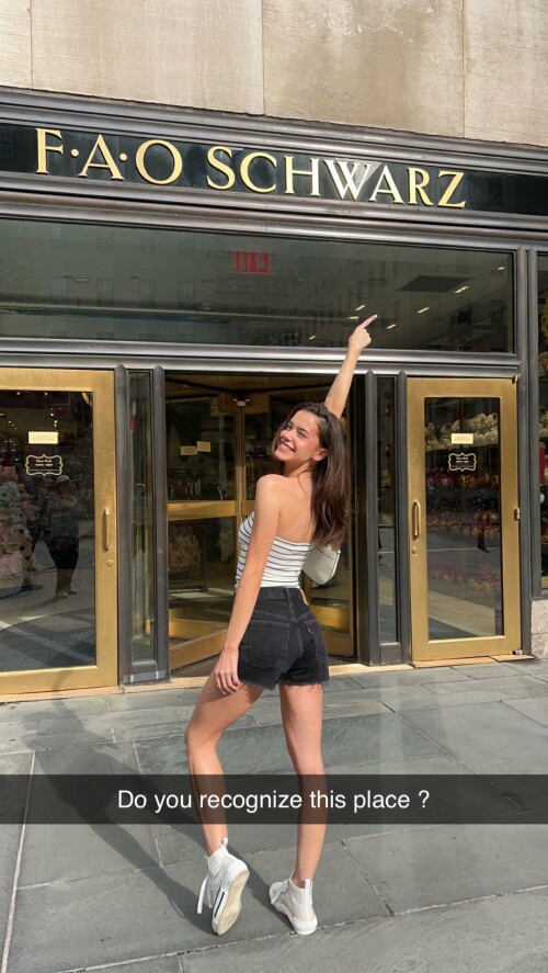 BraveDown.Com lea elui leaelui snapchat stories spotlight lenses U4by nBsdak2ed206ed6796d8d1