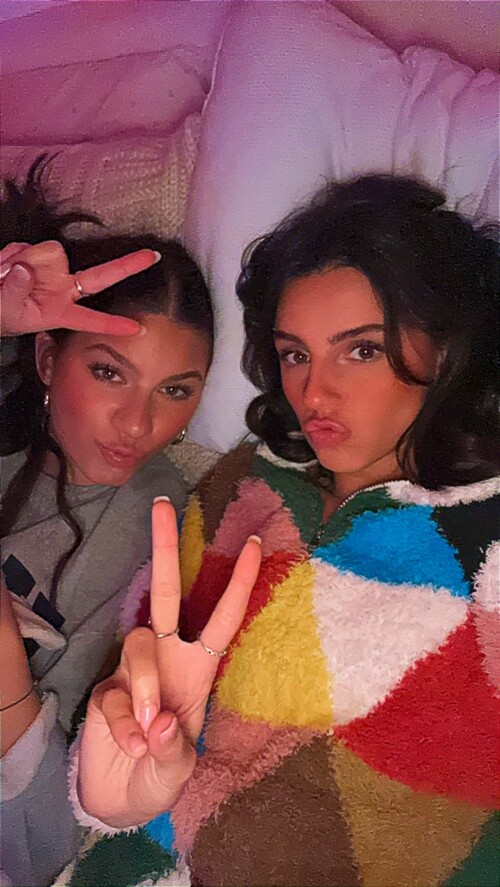 BraveDown.Com sav savannahrdemers snapchat stories spotlight lenses s1i0s4fjf7g