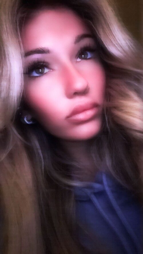 Breckie Hill 13ffc79ffe272d8cb