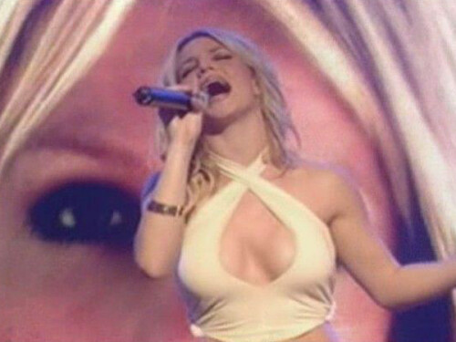 Britney Spears Cleavy Performance 2001 04