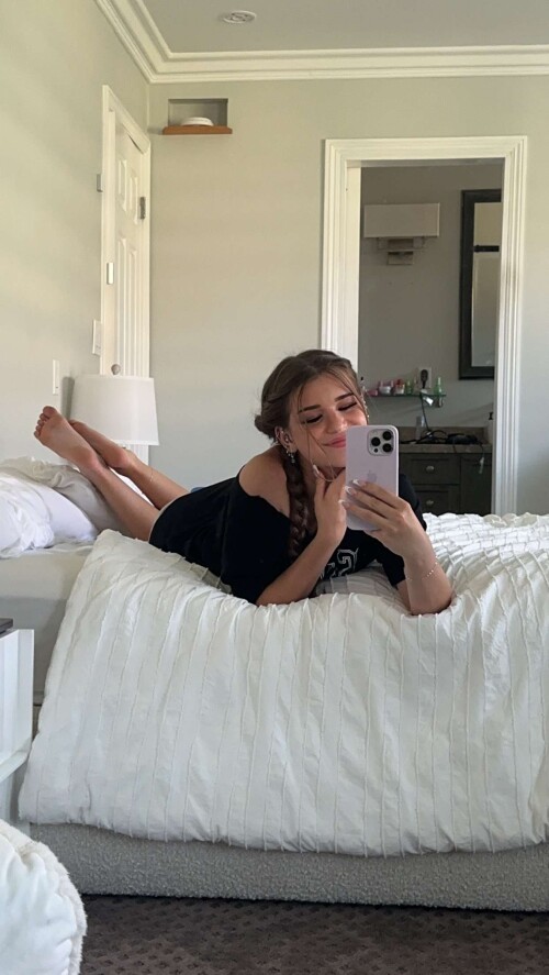 Brooke-Monk-Feet-73637865a433dc305635ad1.jpeg