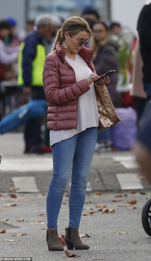 Brown016 385475cb32784441f