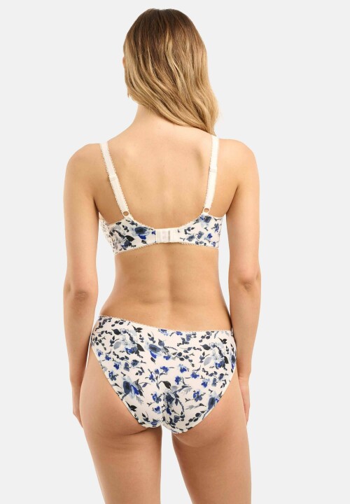 C4317CC3 C5C0 4A40 A648 FA3260328AEB