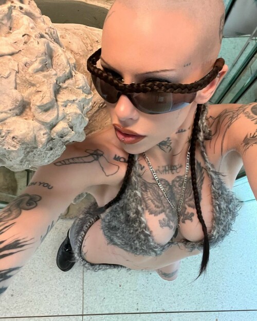 CADE41E1 8B91 4A5D 9326 022CDEEFAFDE