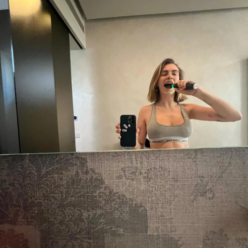 CD-Selfie-Teeth-Brushingf409eb771c82989f