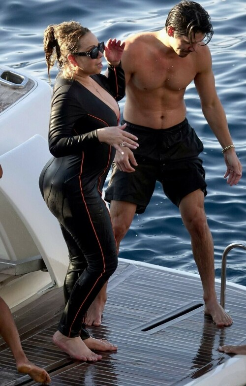 CD8B2056 EA8E 45F6 B21E C9B7E7F0F726