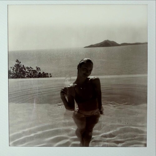 Candice_Swanepoel_in_bikini_08-01-20250004b3f231f917520aae