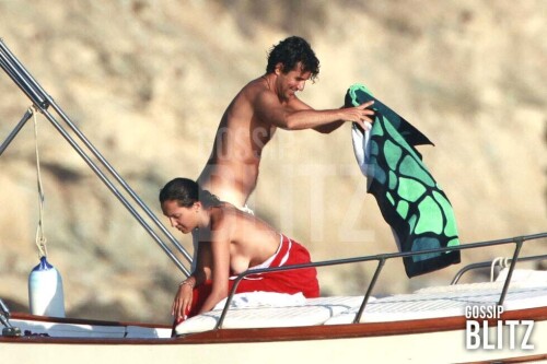 03.07.2011 - Argentario (GR): Caterina Balivo con il fidanzato Guido Maria Brera in vacanza.   Copyright Toscana S.A. - Pool La Presse / Olycom