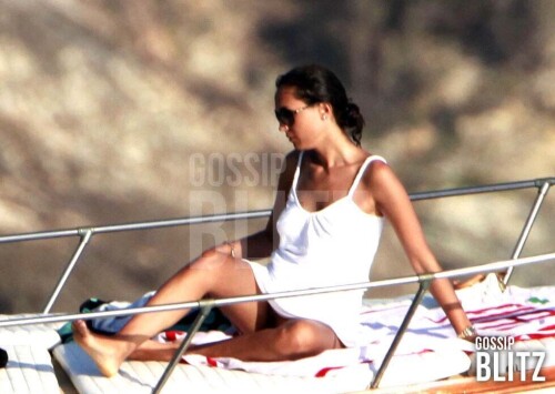 03.07.2011 - Argentario (GR): Caterina Balivo con il fidanzato Guido Maria Brera in vacanza.   Copyright Toscana S.A. - Pool La Presse / Olycom