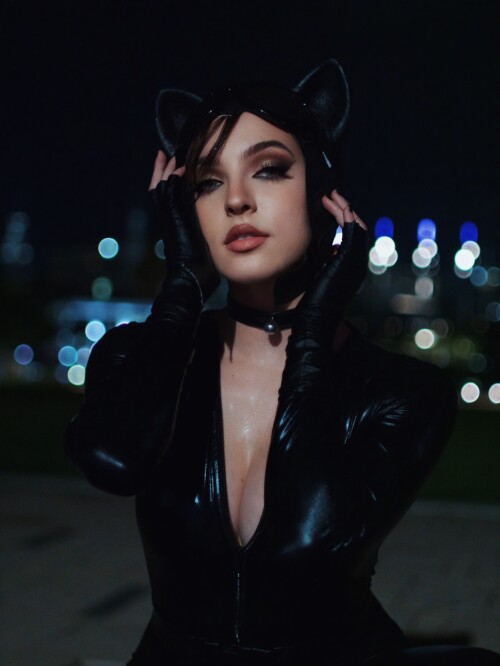 Catwoman Phat 5