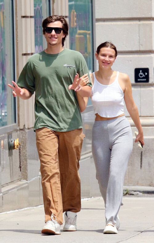 Celebrity Sightings MBB 4b9a1d2936da4a6e6dea942a68f658099