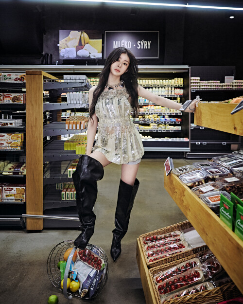 Chaeryeong 2025 10 19 TUNNEL VISION CONCEPT PHOTO 1 2093ec7e1e6427651