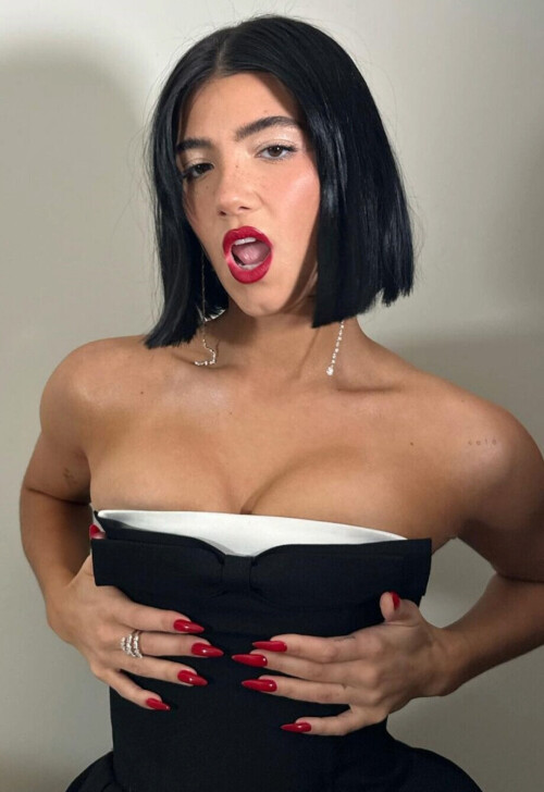 CharliDAmelio 1e494f9cc7ea01d96