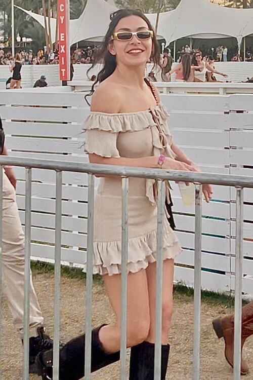 CharliXCXCoachella7a00fea9c21629b5f