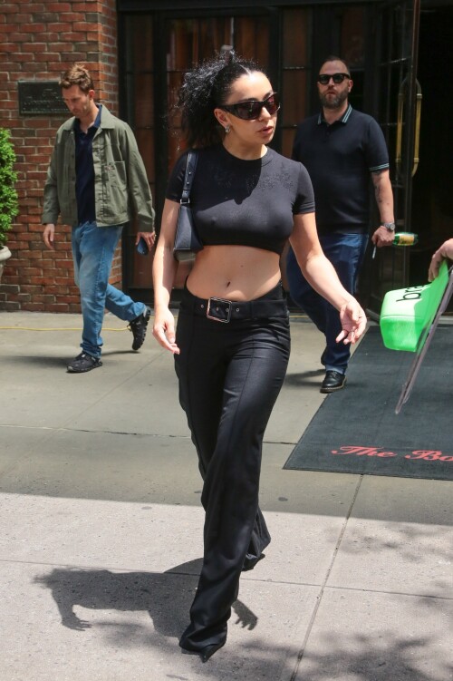 Charli XCX departing her hotel in New York 06 10 2024 15 babfc3a4d48f8099