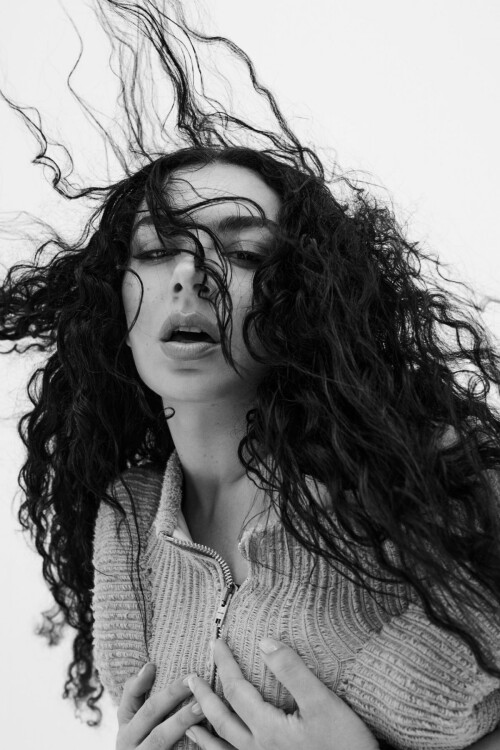 Charli XCX for Vogue Australia September 2024 4 50b45d0ea737c806