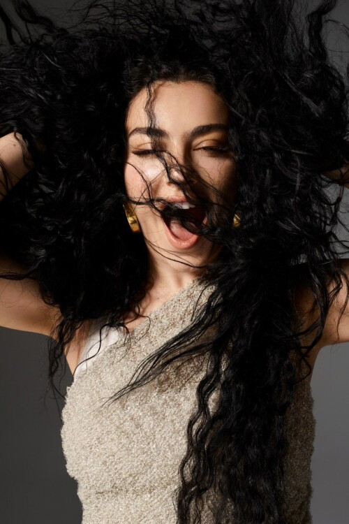 Charli XCX for Vogue Australia September 2024 8 c3e670b88a2e83b1