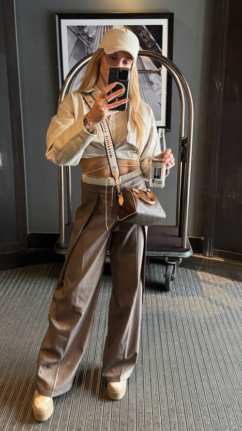 Charlotte Flair 20250325 233642 486148717 18494589811049048 8896517496045538386 nbb1d25fd2e91a4ed