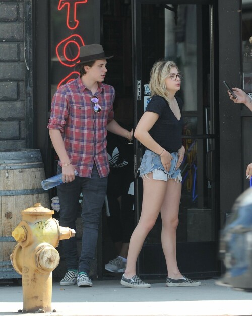 Chloe Grace Moretz Is all smiles 059