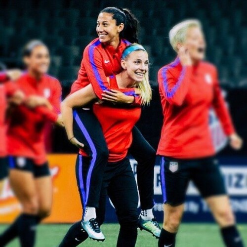 Christen Press1017