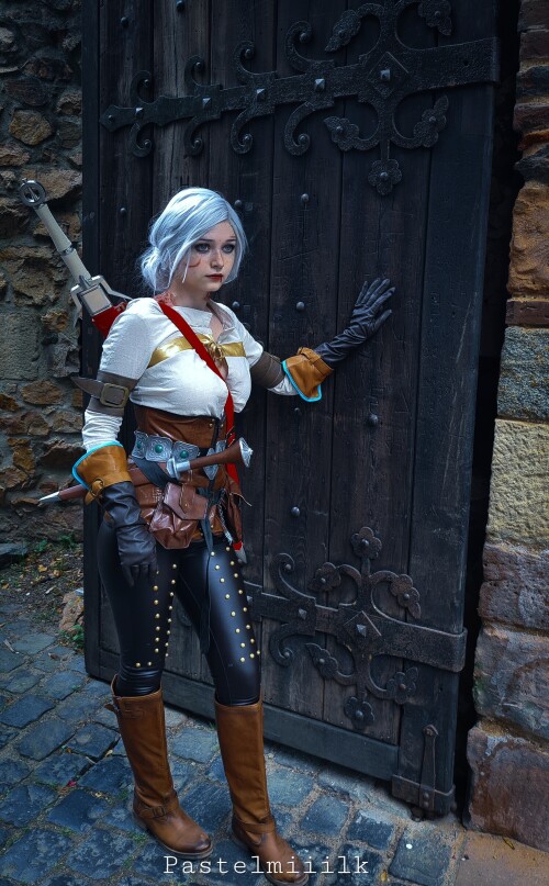 Ciri castle 2773870af58263dd4