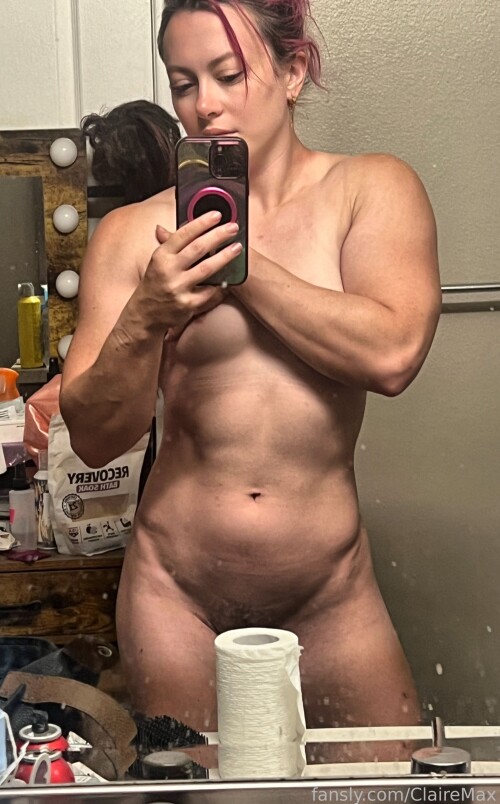 Claire Mirror Selfie45166ef38b566106