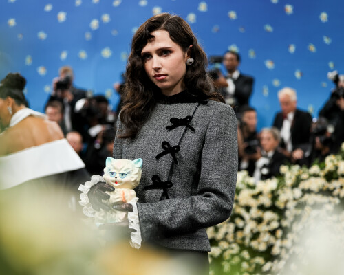 Clairo-at-The-Metropolitan-Museum-of-Arts-Costume-Institute-Benefit-Celebrating-the-Opening-Of-Superfine-Tailoring-Black-Style_008e0f68ea77483e199