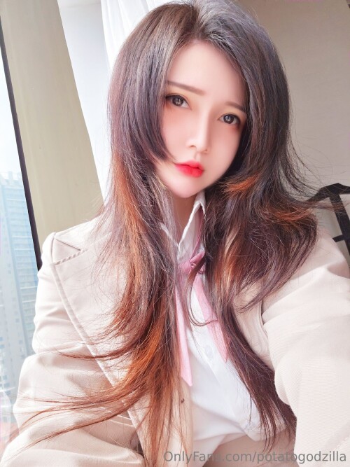 CoserPotato-Godzilla-Student-0001-6229245814e1a39a7d2f2e0842