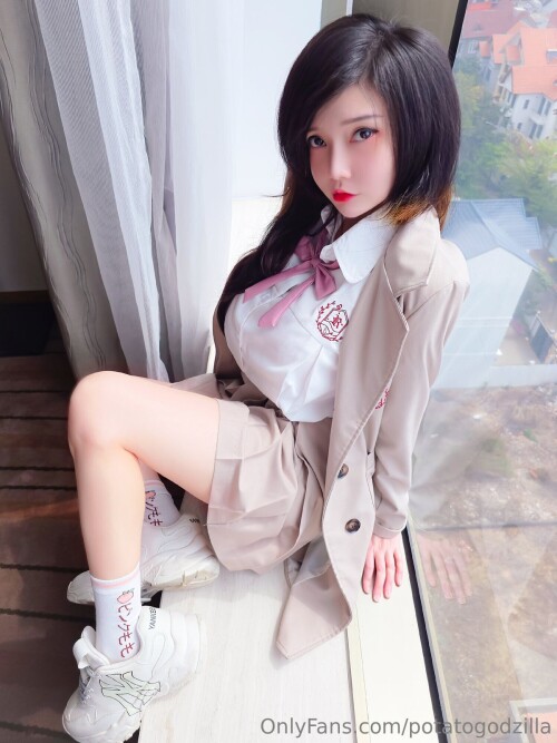 CoserPotato-Godzilla-Student-0003-3400137010600b1b6be6f553a1