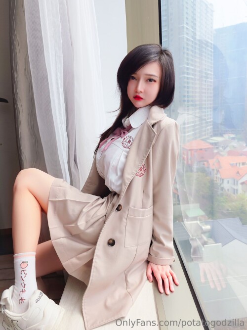 CoserPotato-Godzilla-Student-0004-57517233864427c90619fd6aed