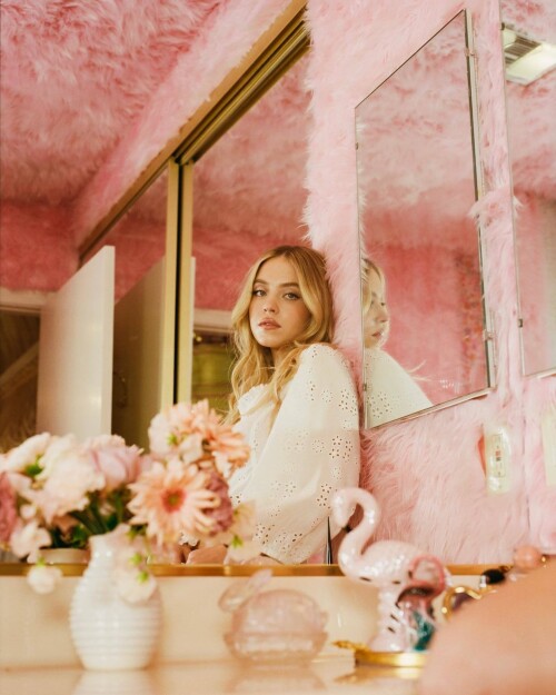 Cosmopolitan Magazine by Josefina Santos 32733b54439f1fb73