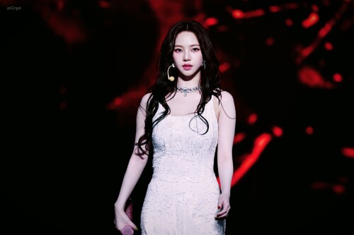 Crys 1889547350261026958 2638f534c1f80203a