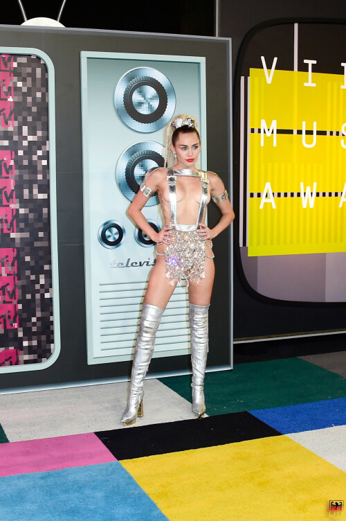 Cyrus Miley im Body 150 112