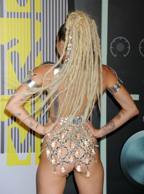 Cyrus Miley im Body 150 154