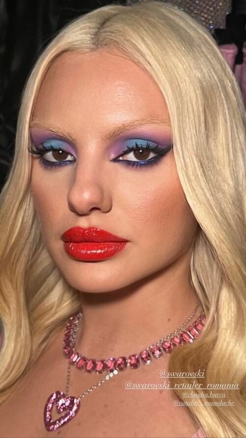 D89C7200 B270 4235 9BA1 ABD2C369B3E6