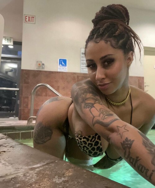 D8B92B57 3BED 4817 9851 1F3BE6880992