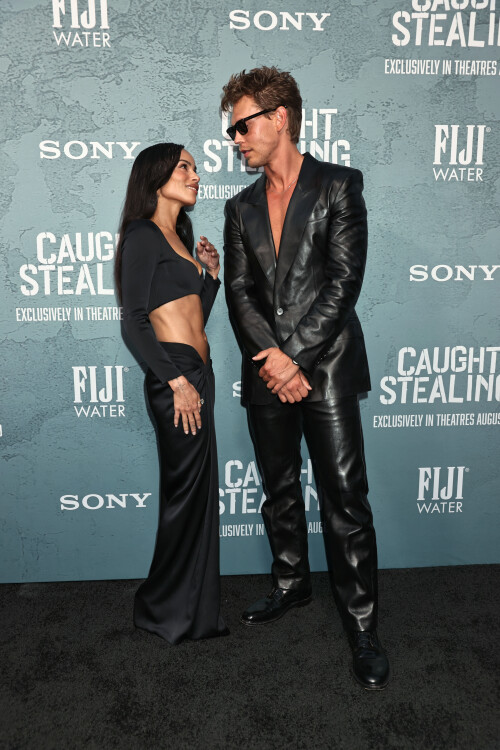 New York, New York - 8/26/25 -NEW YORK PREMIERE OF  CAUGHT STEALING   -PICTURED: Zoe Kravitz and Austin Butler                                       - PHOTO by: Dave Allocca / Starpix - Location:  Union Square Regal